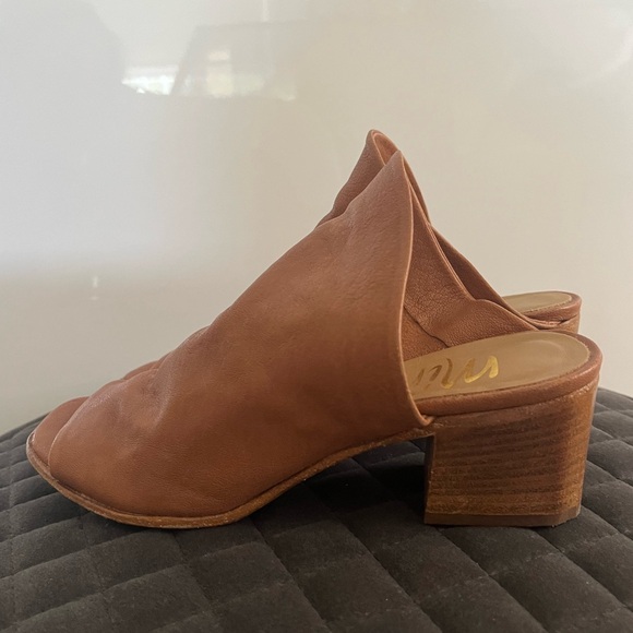 Mimosa genuine soft, full grain leather peep toe mule-small heel-size 6 US - Picture 3 of 10